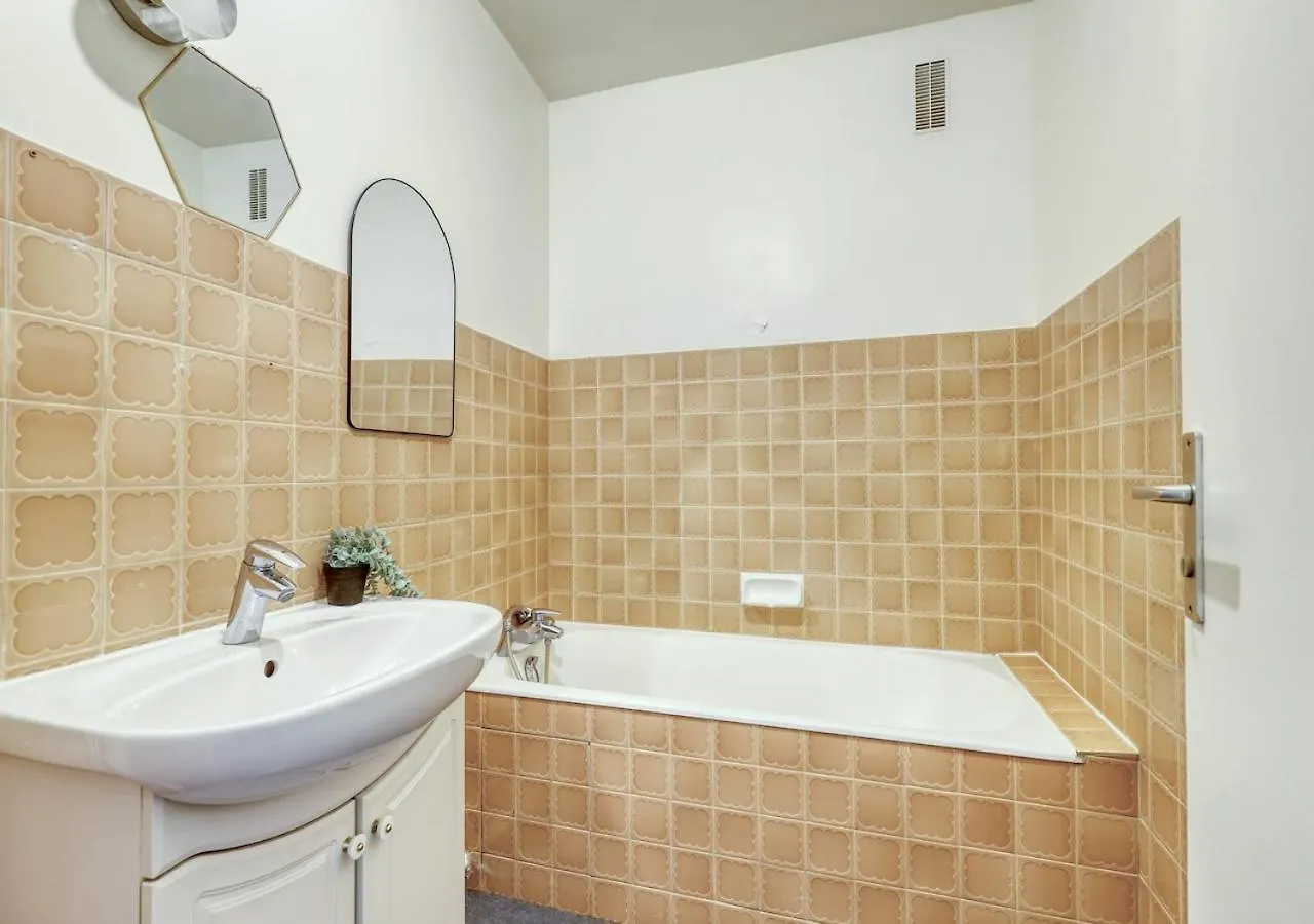 Bright Studio In The Heart Of Butte Aux Cailles Paris Frankrike